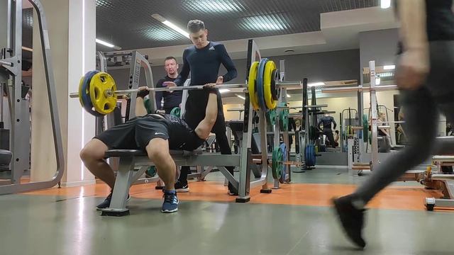 Жим Лёжа 135 кг на 4 смотреть онлайн