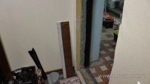 Установка наличников и доборов при помощи клея