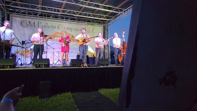 Working 9 to 5 / Rhonda Vincent and the Rage смотреть онлайн