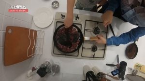 [Русская озвучка Kadza] Бан Чан и Феликс готовят мясной пирог на шоу WillBen