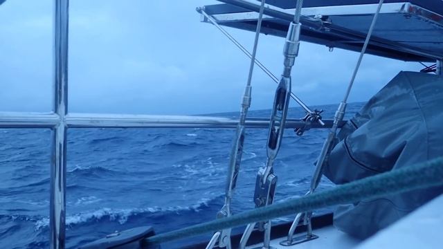 Radar vs AIS - which is better for collision avoidance? - Sailing Q&A 32 смотреть онлайн
