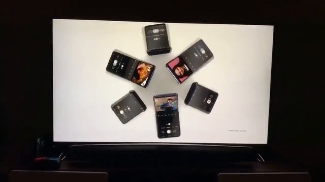 Samsung показала новый складной телефон смотреть онлайн