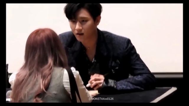 11 случаев, когда айдолы утешали плачущих фанатов. смотреть онлайн