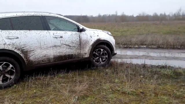 Тест драйв KIA Sportage AWD по мокрому чернозёму смотреть онлайн