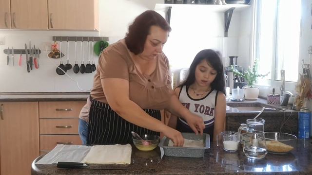 Пахлава и два комочка счастья! смотреть онлайн