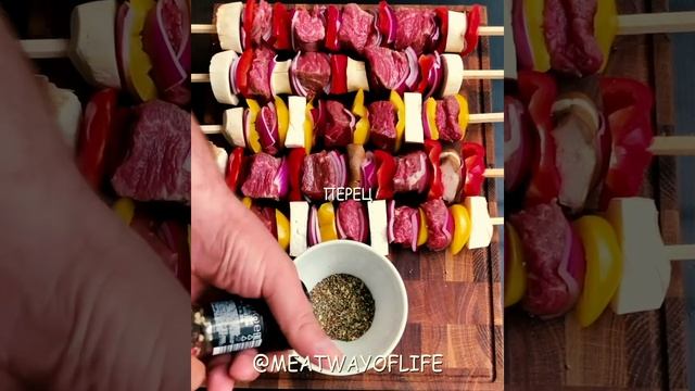 МРАМОРНАЯ ГОВЯДИНА НА УГЛЯХ | ШАШЛЫЧКИ НА ШПАЖКАХ | ШАШЛЫЧКИ ИЗ СТЕЙКА, ОВОЩЕЙ, ЕРИНГИ | ВКУСНО смотреть онлайн