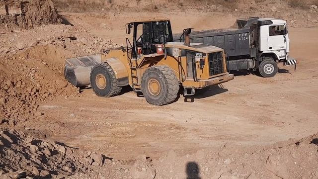 Caterpillar Wheel Loader Loading dump Truck, CAT 980G volvo FM,Heavy machinery 23.December.2022 min смотреть онлайн