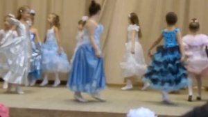 танец маленькая страна