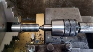 Нарезание левой резьбы на токарном станке ТВ-16
