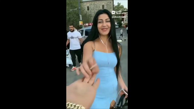 Почему все смотрят на Красивых? Ведь главное не тело , а ДУША . смотреть онлайн