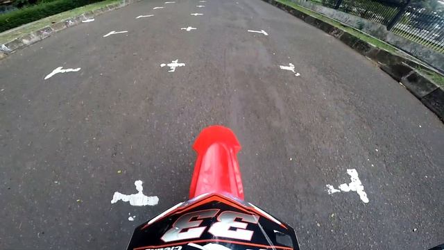 TUTORIAL WHEELIE CRF150 PEMULA BASIC смотреть онлайн