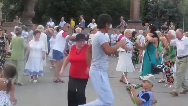 Веселые танцы смотреть онлайн