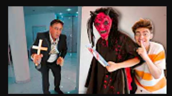 ПРАНК НАД НАСТОЯЩИМ ЭКСТРАСЕНСОМ МЫ ПРИТВОРИЛИСЬ ПРИЗРАКАМИ!