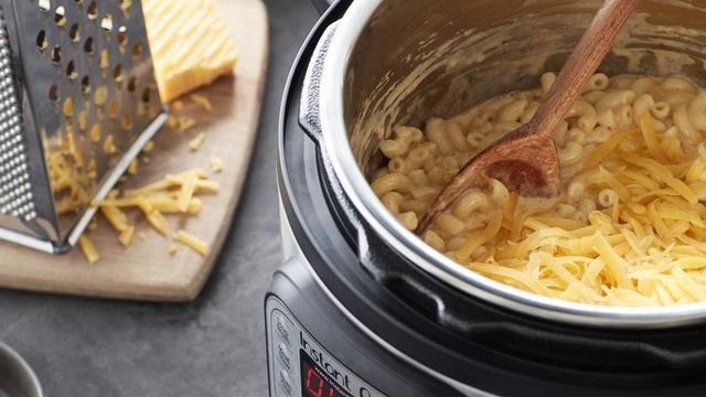 Instant Pot Duo 7 in 1 Electric Pressure Cooker | Best Pressure Cooker Right Now смотреть онлайн