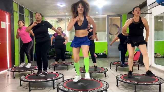 Trampolín jumping fitness yo quiero bailar felinos Dj otto смотреть онлайн
