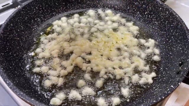 Боже, как вкусно! ПИРОЖКИ ТЕПЕРЬ НЕ ДЕЛАЮ! Готовлю вкуснятину на завтрак за 10 минут! МУЖ В ВОСТОРГ смотреть онлайн