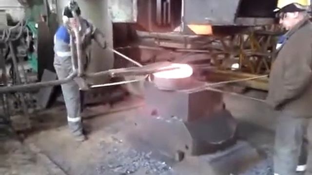Работа в кузнечном цехе