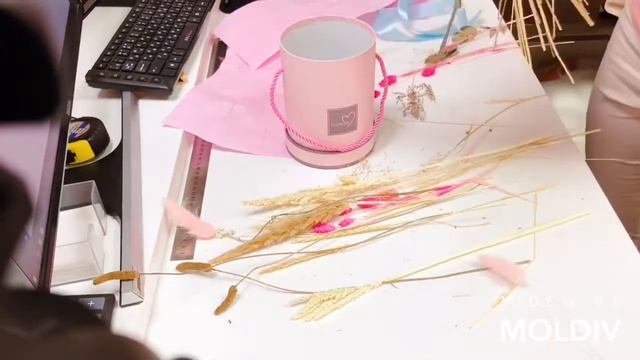 Букет из сухоцветов и пампасной травы в коробке смотреть онлайн