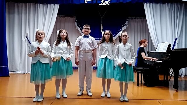 Вокальный ансамбль "Лучики"; Как у наших у ворот, Вечерняя песня. смотреть онлайн