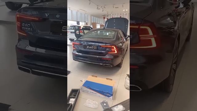 Тестируем установленный электропривод багажника Inventcar для автомобиля Volvo S60 смотреть онлайн