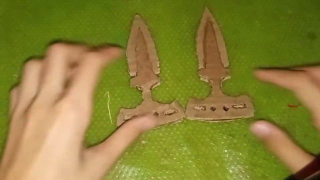 DUAL DAGGERS "JAWS" из картона VORTEX смотреть онлайн