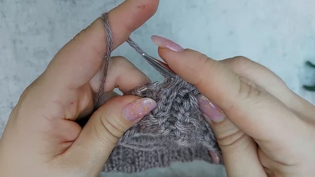 Мастер-класс женская шапка спицами. ПРОСТАЯ И КРАСИВАЯ ШАПКА. смотреть онлайн