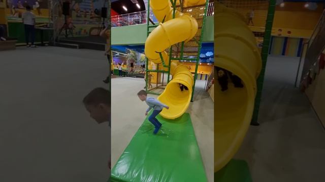 Грин Парк г. Нижневартовск!! классно отдохнули!)) У детишек каникулы! #отдых#каникулы#детскаякомнат смотреть онлайн