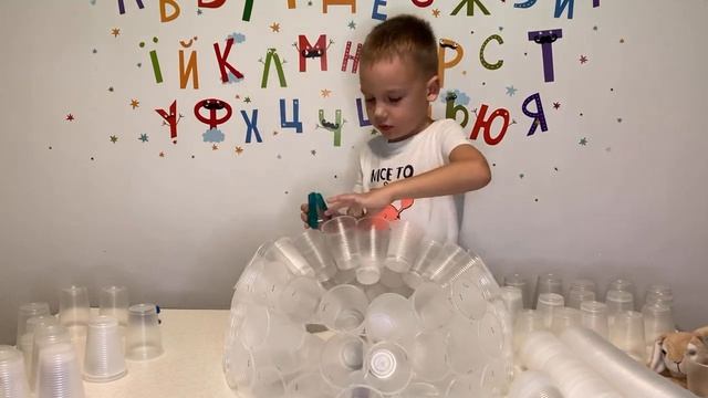 СНІГОВИК З ПЛАСТИКОВИХ СТАКАНЧИКІВ! Jingle Bells song! смотреть онлайн