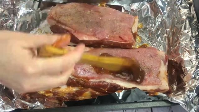 Говяжьи рёбрышки в духовке с соусом барбекю. Сочные, нежные и ароматные.