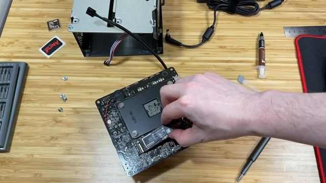 AsRock DeskMini X300 Ryzen Nettop