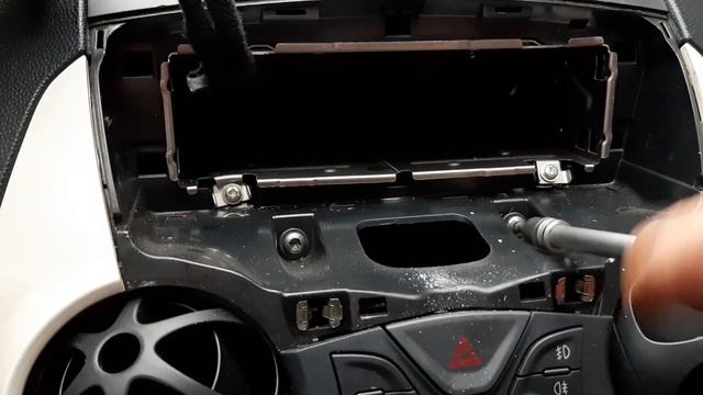 Ford Ka 2009 Beleuchtung Mittelkonsole Tauschen | Ford Ka (RU8) Beleuchtung Mittelkonsole Heizung смотреть онлайн