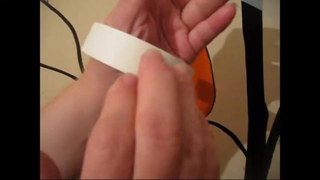 Как быстро  найти  кончик   скотча во время работы с ним.