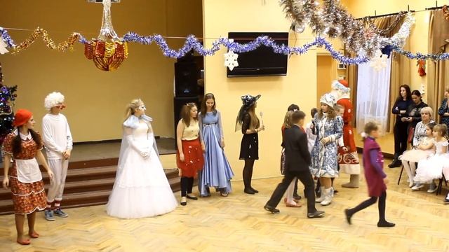 Новый год 2016 / 4е классы (Сценка 11А) смотреть онлайн