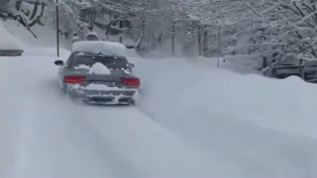 Ауди по глубокому снегу смотреть онлайн