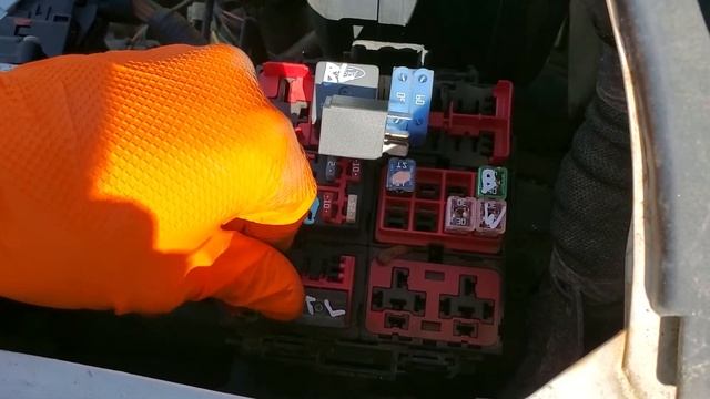 2006 Ford F250 AC Fuses, AC Relay & Circuit Explained смотреть онлайн