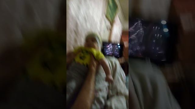 3-х месячный Малыш пищит очень смешно смотреть онлайн