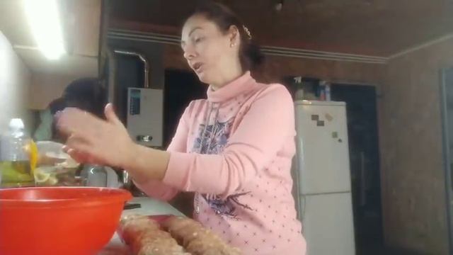 Кто родился. Коза привыкает. Жарю котлетки.Получила зарплату за 1,5 года 🤣 смотреть онлайн