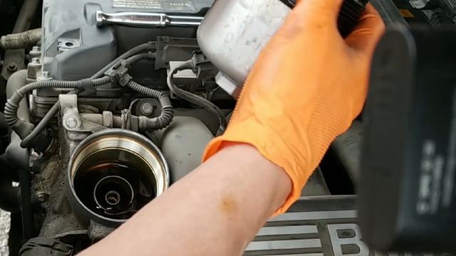 HOW TO CHANGE YOUR OIL BMW, E90, E91, E92, E93 WATCH TILL THE END ITS CRAZY!!!