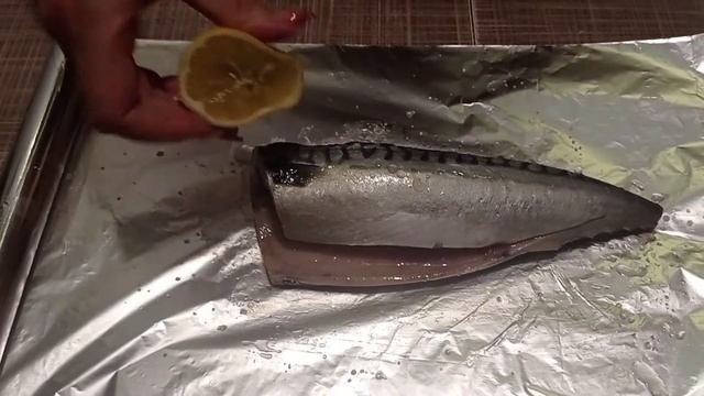 Такую скумбрию вы не ели точно,после готовки остается из костей только хребет. смотреть онлайн