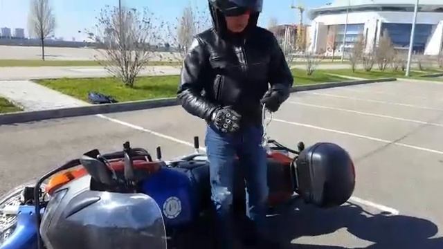 Honda XL 1000V Varadero How to pick up your motorcycle. Подъем тяжелого мотоцикла. смотреть онлайн