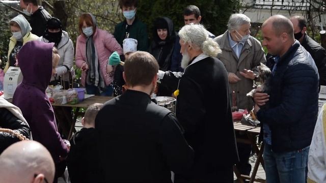 Освящение куличей и украшение храма к Пасхе