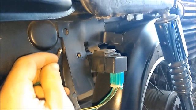 КАК СОЕДИНИТЬ ПРОВОДКУ на ИСКРУ на МОПЕДЕ при НАЛИЧИИ ЦЕНТРАЛЬНОЙ ПРОВОДКИ смотреть онлайн