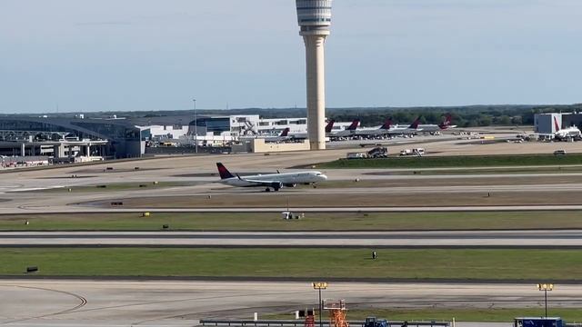 A PLANE SPOTTING SHORT FROM ATL | DELTA | 737 757 350 A320 | Hartsfield-Jackson airport смотреть онлайн
