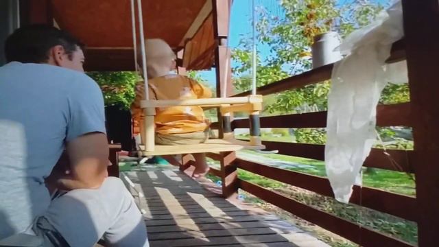 Наслаждается внучок бабьим летом смотреть онлайн