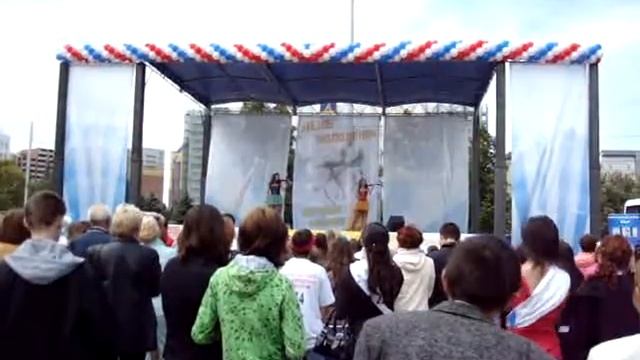 День молодежи в Тюмени - Дуэт электроскрипки смотреть онлайн