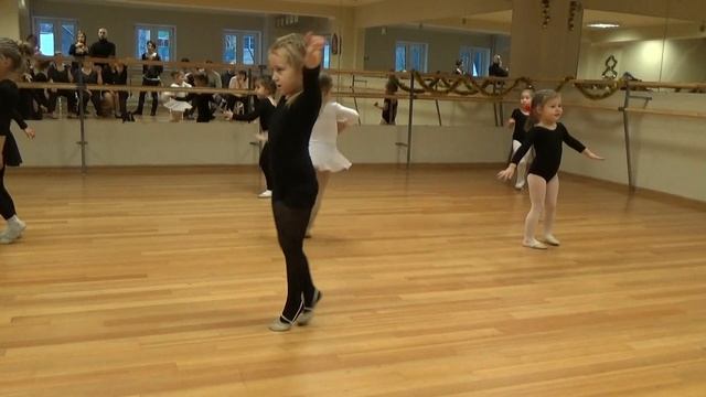 ГИМНАСТИКА ОТКРЫТЫЙ УРОК в спортивном клубе "Альбатрос" смотреть онлайн