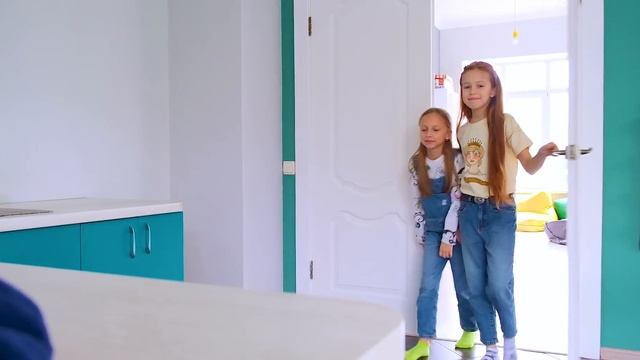 ВИОЛА УШЛА ИЗ ДОМА Решила ЖИТЬ В ШКОЛЕ! МАРГАРИТА В ШОКЕ смотреть онлайн