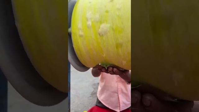 Необычная технология изготовления мороженого из свежих фруктов, Матхура-Роуд, Дели, Индия. смотреть онлайн