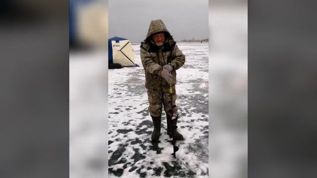 Ледобур Nero на льду смотреть онлайн