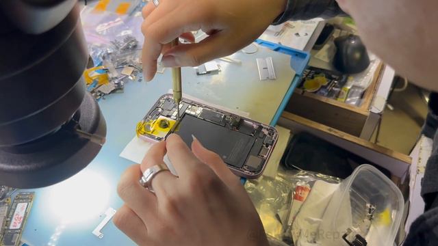 iPhone 15 - Converting eSIM to Dual SIM & Expand 128G to 512G #esim #iphone15 #huaqiangbei смотреть онлайн